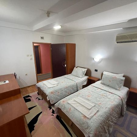 Hotel Square Skopje Bagian luar foto