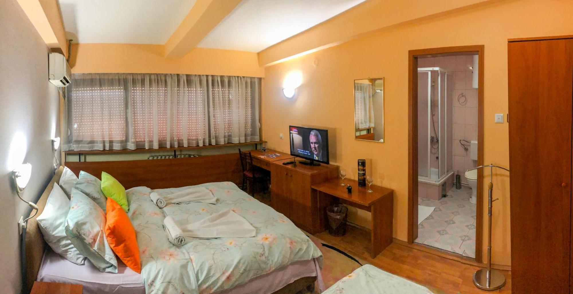 Hotel Square Skopje Bagian luar foto