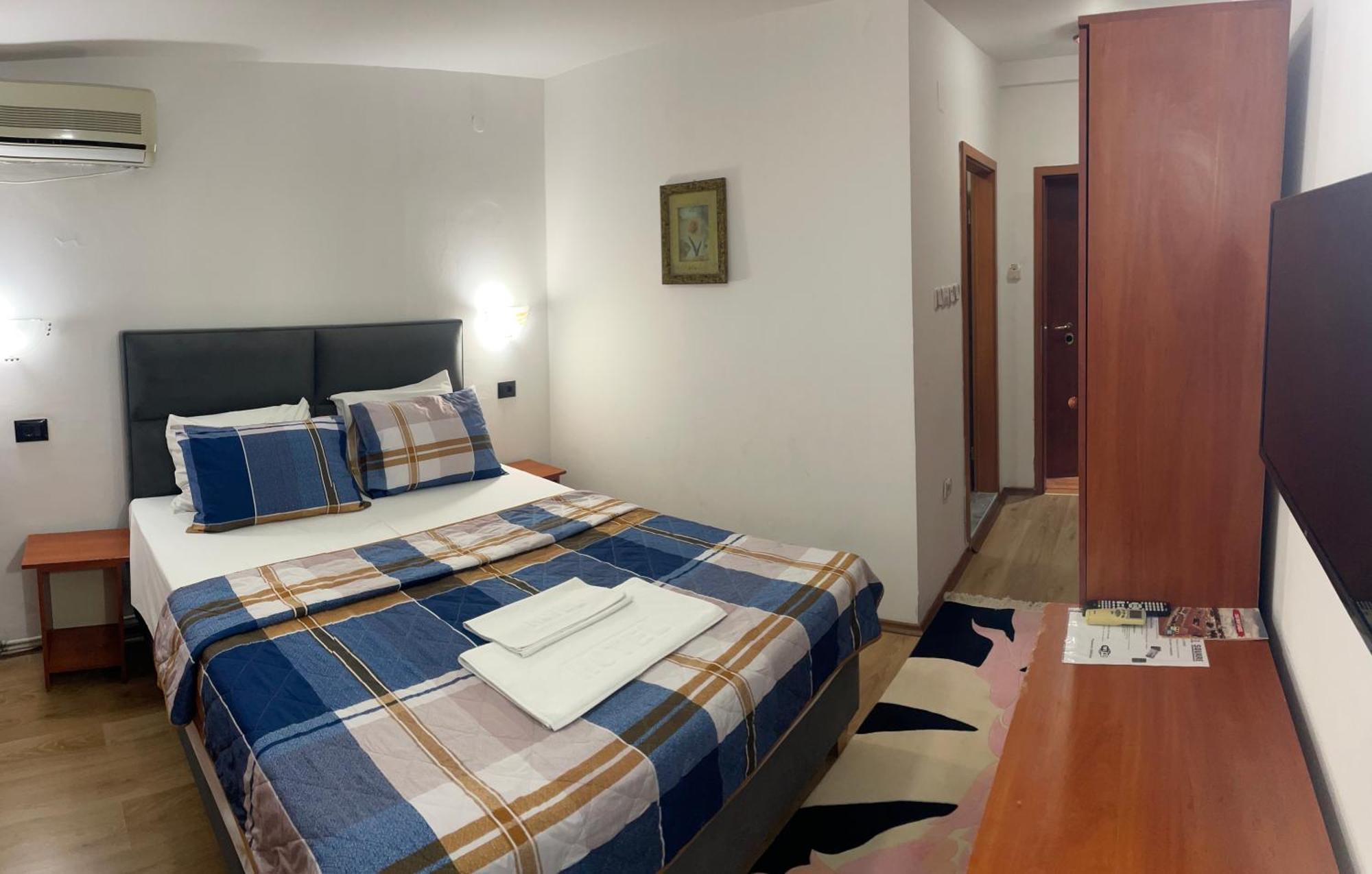 Hotel Square Skopje Bagian luar foto