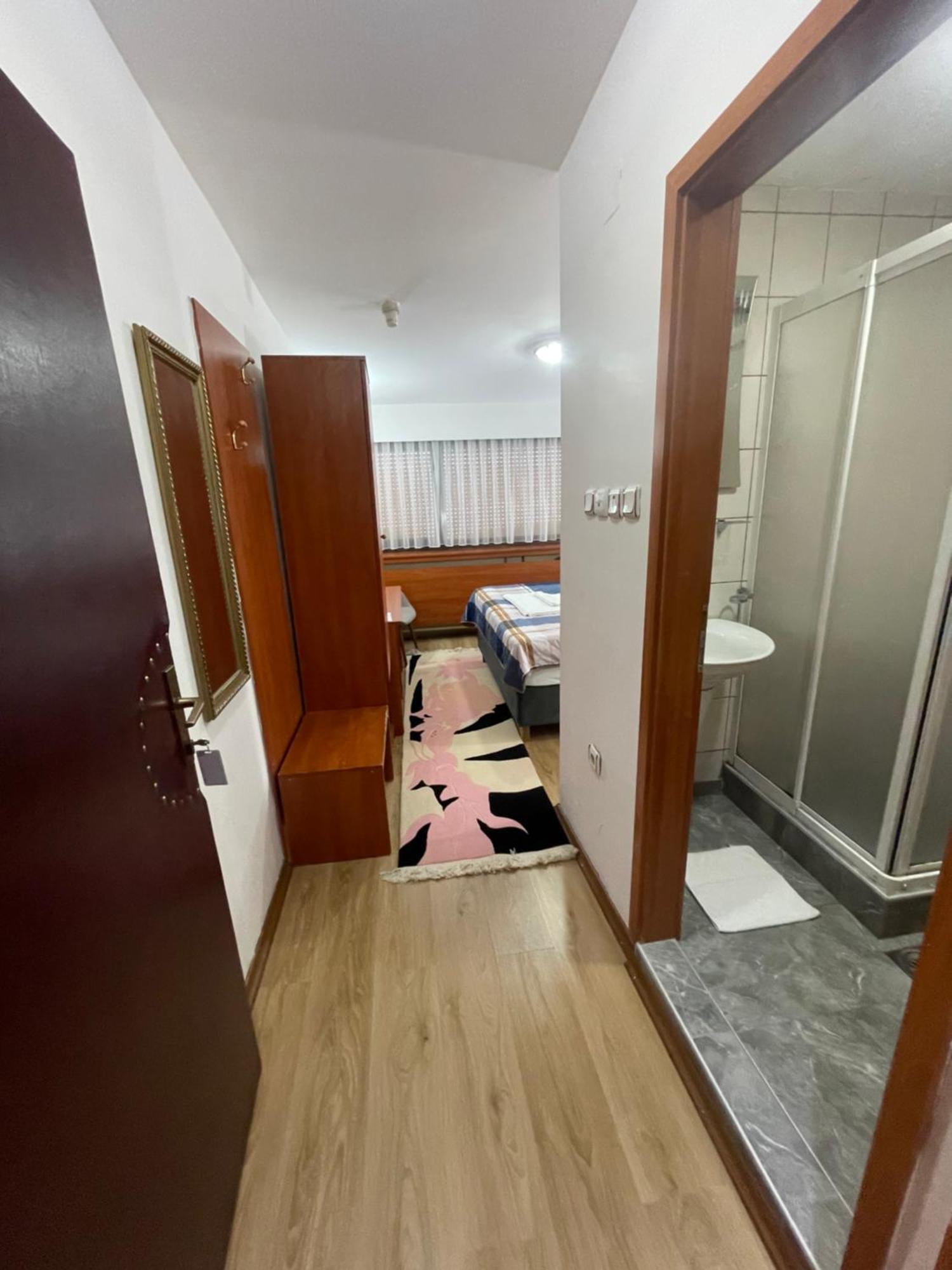 Hotel Square Skopje Bagian luar foto