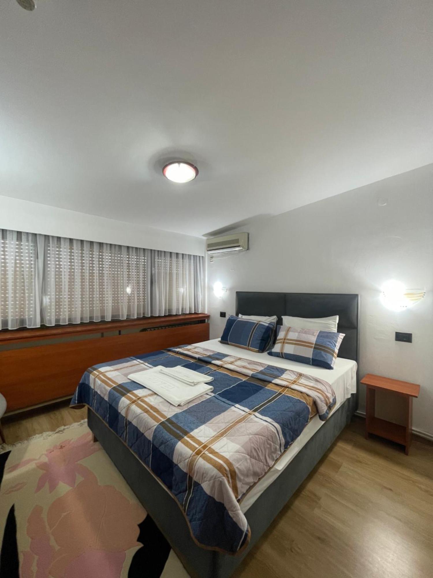 Hotel Square Skopje Bagian luar foto
