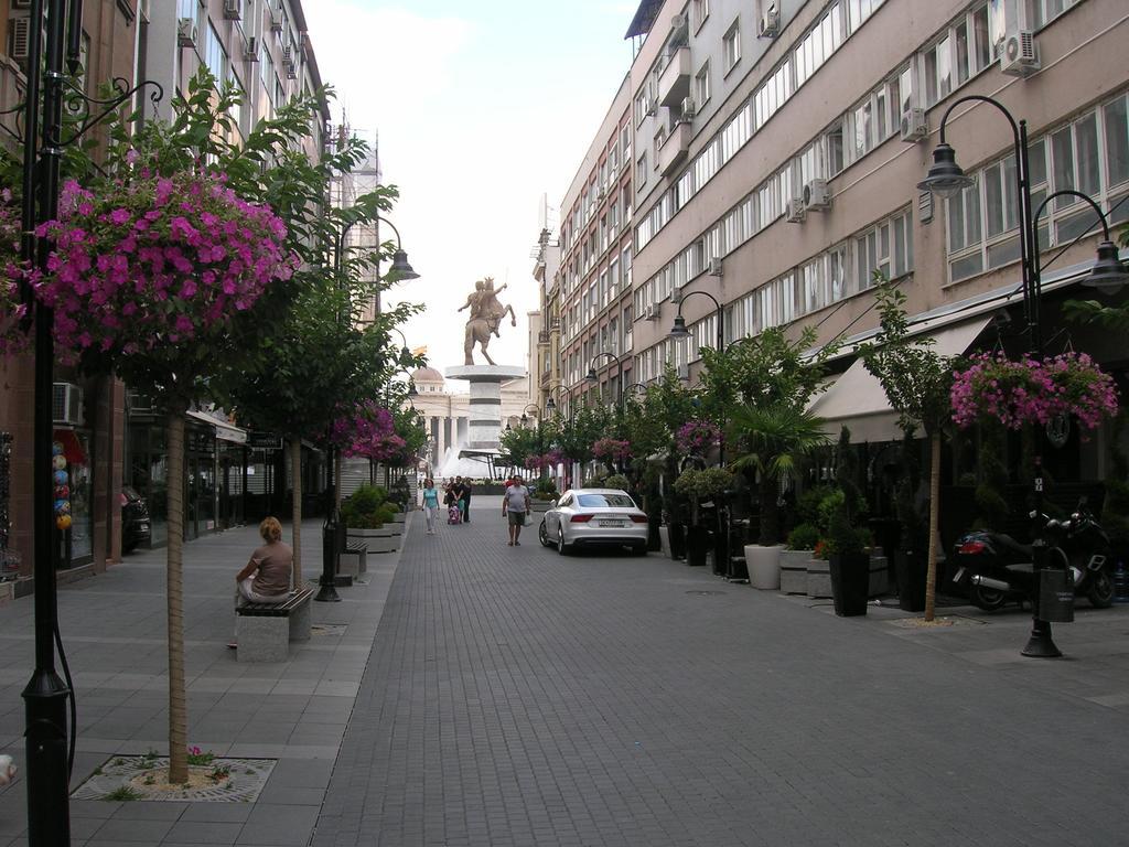Hotel Square Skopje Bagian luar foto