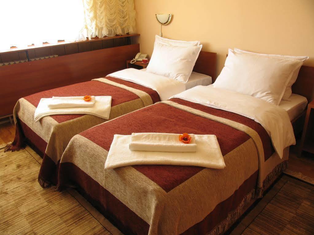 Hotel Square Skopje Bagian luar foto