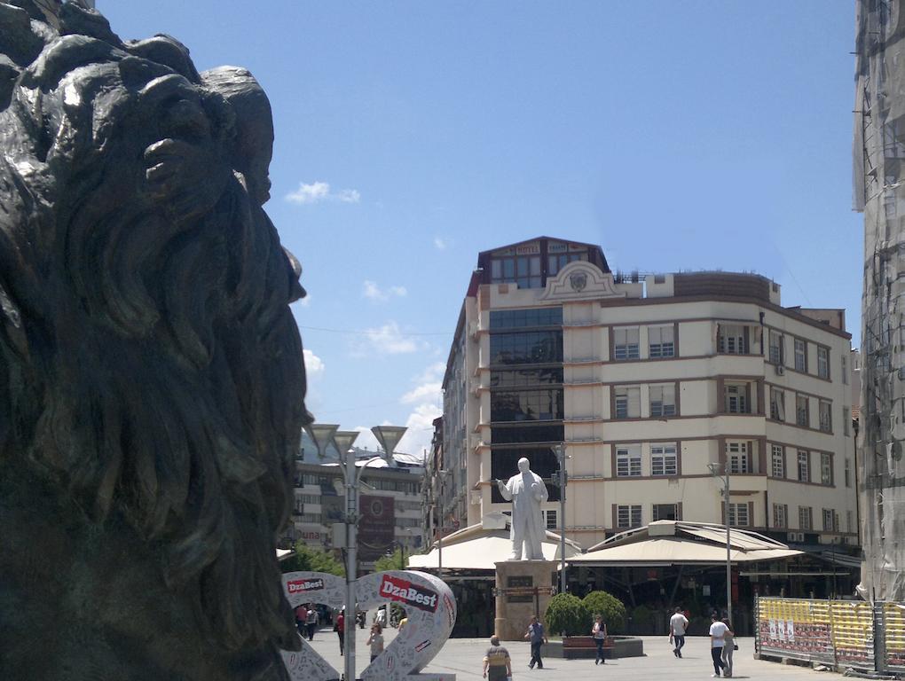 Hotel Square Skopje Bagian luar foto
