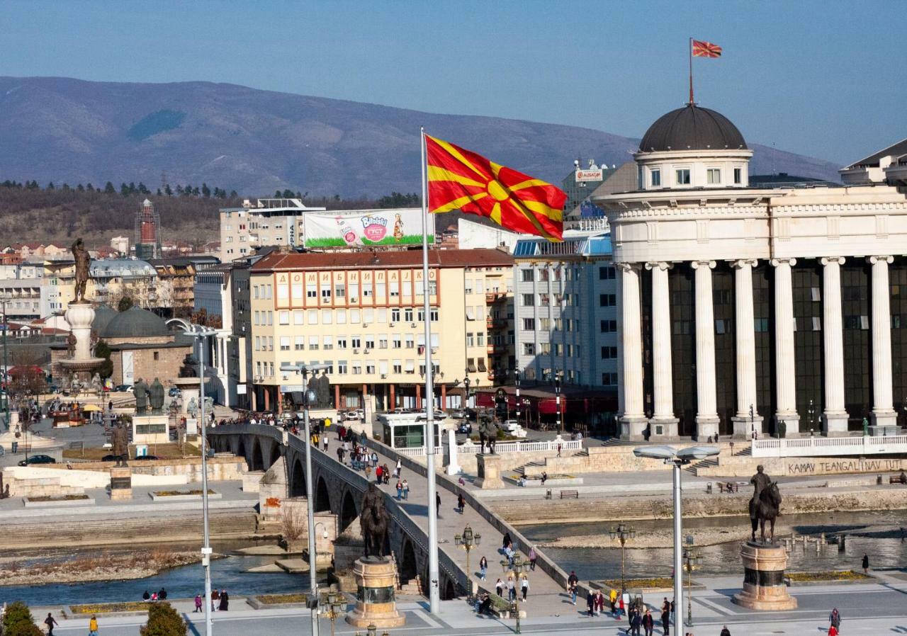 Hotel Square Skopje Bagian luar foto