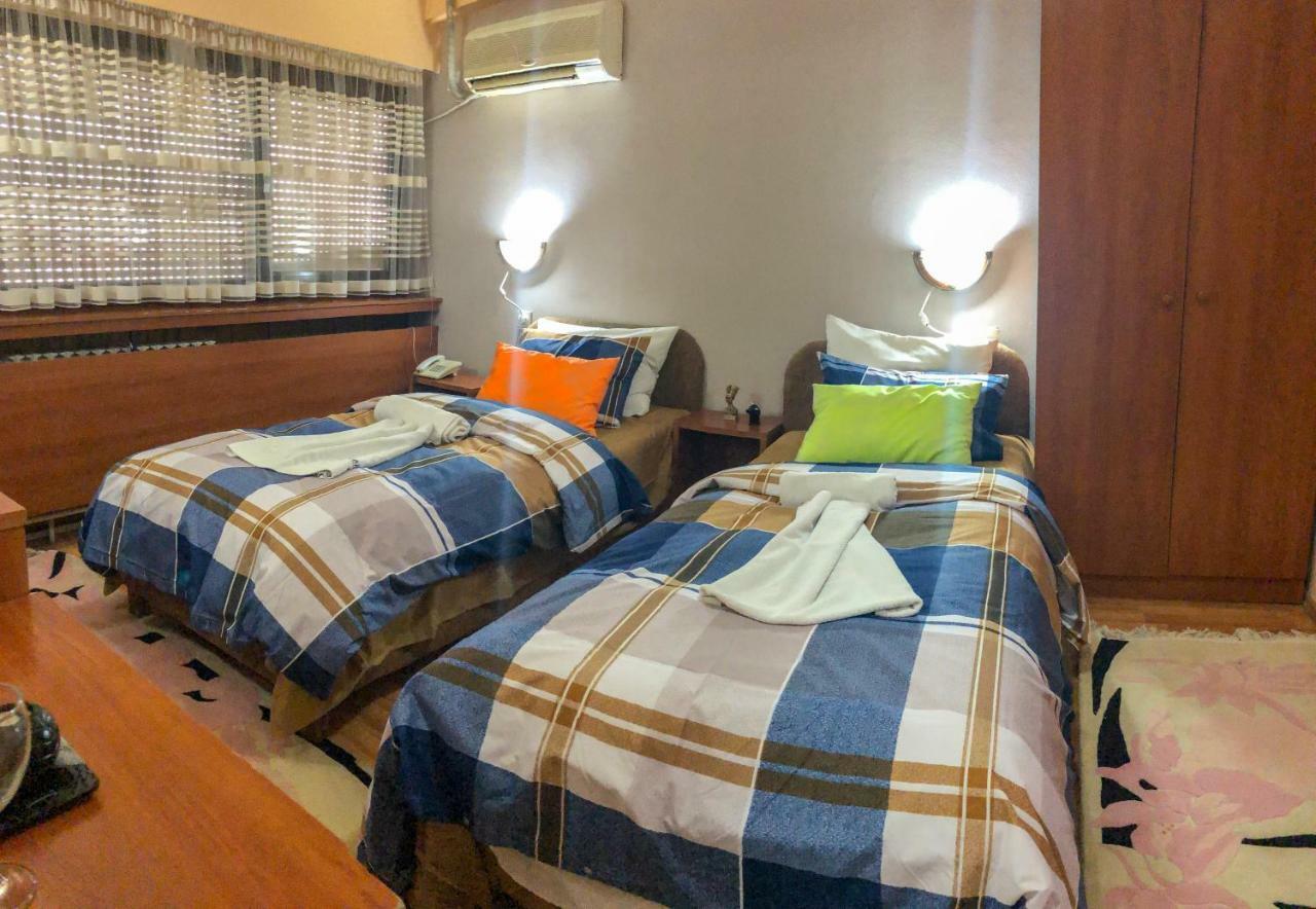 Hotel Square Skopje Bagian luar foto