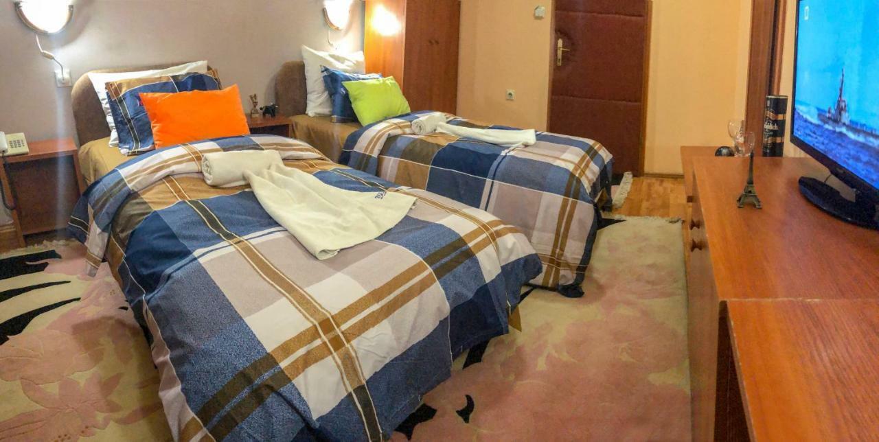 Hotel Square Skopje Bagian luar foto