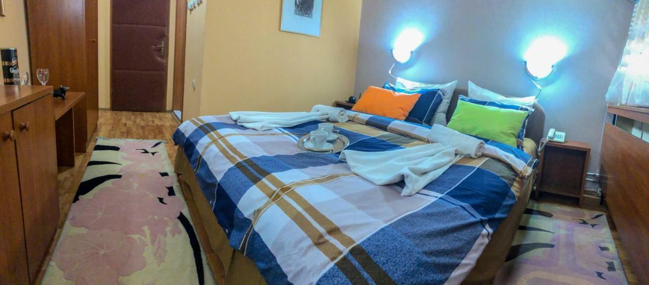 Hotel Square Skopje Bagian luar foto
