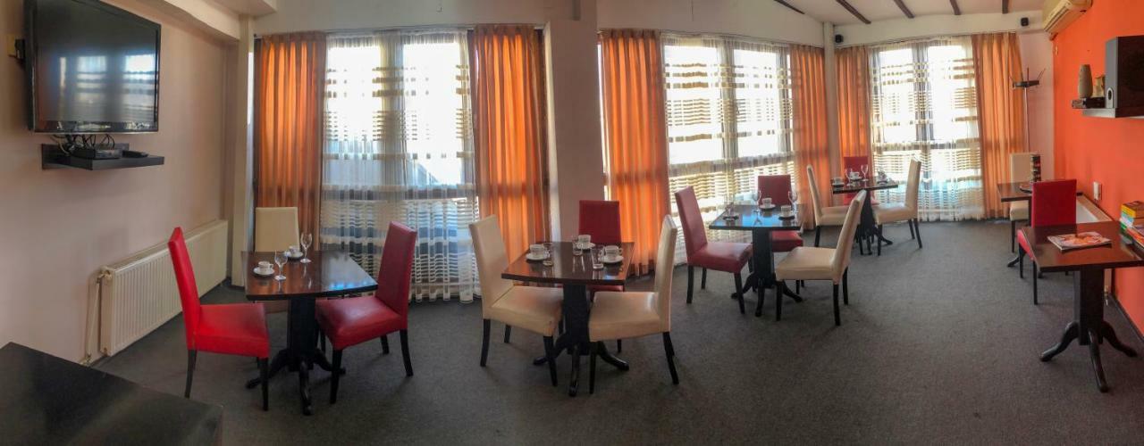 Hotel Square Skopje Bagian luar foto