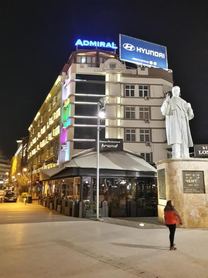 Hotel Square Skopje Bagian luar foto